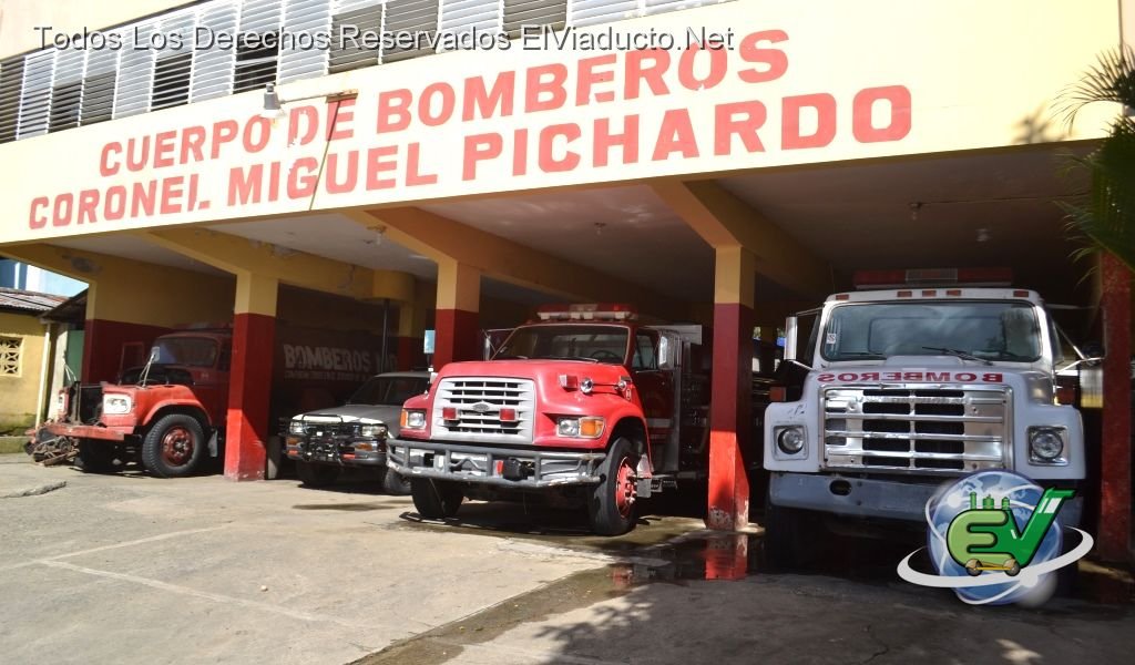 Algunos de los vehiculos de Los Bomberos de Moca